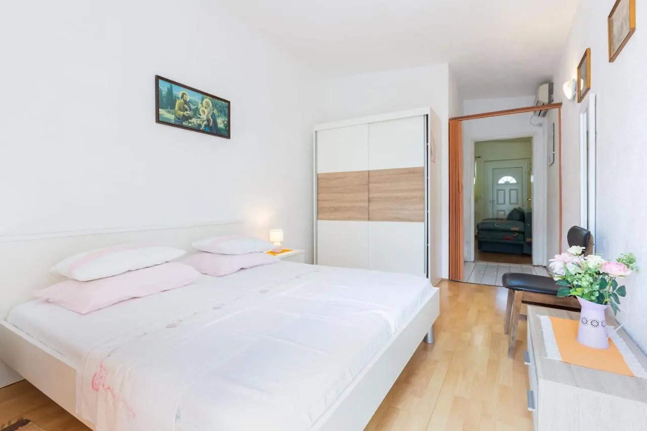 Apartment Lucija With Terrace Baska  0*, Baska (Krk)